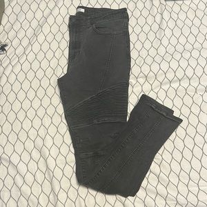 These are blackish stacked skinny are also 34 in the waist and 32 in length.